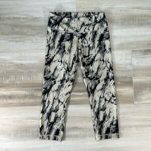 lululemon Athletica Wunder Under Crop *Full-On Luxtreme (Print), size 4 *NWOT*